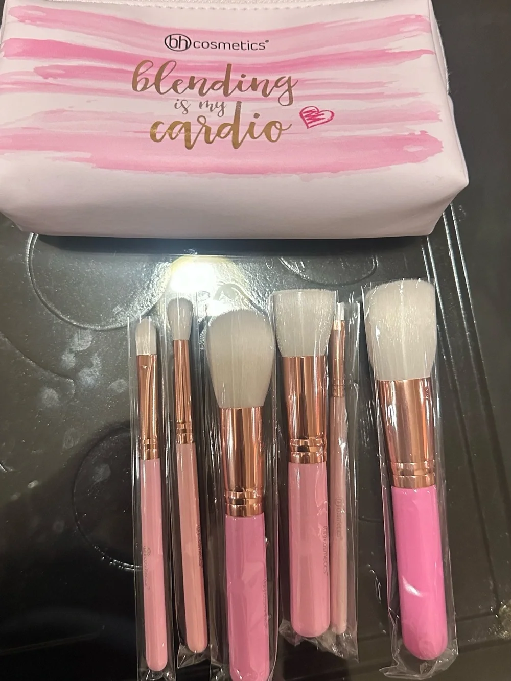 bh Cosmetics Mini Pink Brush set&2 palettes